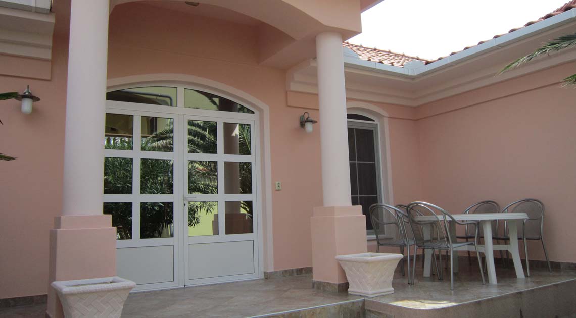 Eingang Apartnment No. 15−J2