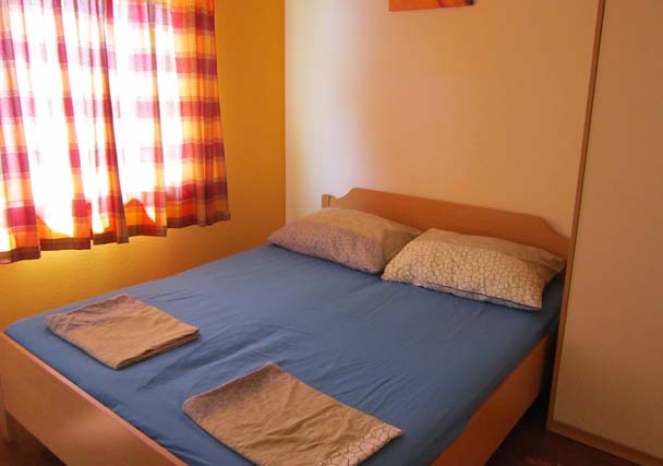 Schlafzimmer 1