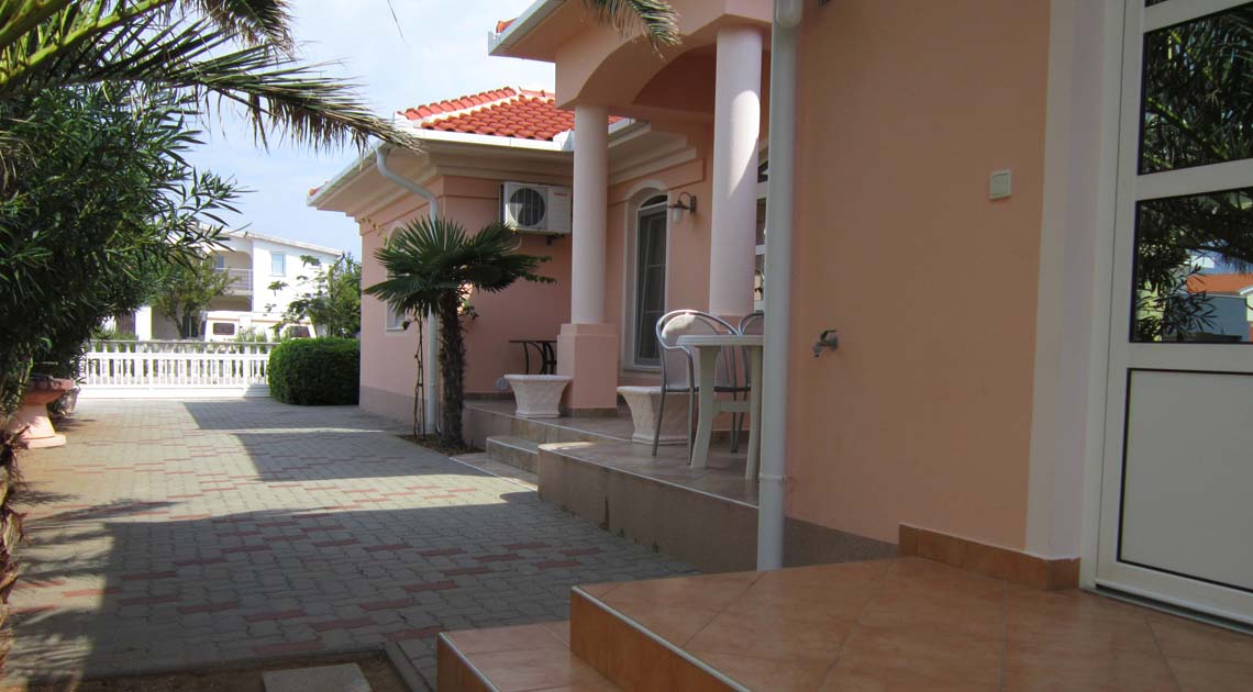 Eingang Apartnment No. 17−S1